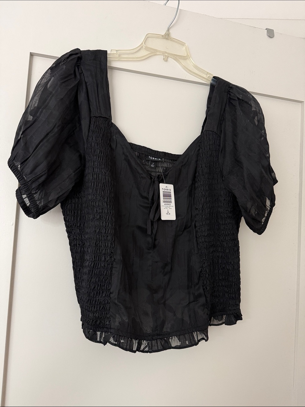 Torrid. NWT. 2X.  Black Smocked Puff Sleeve Peasant Top